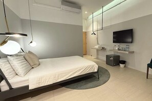 Cozy Queen Room | Soundproofing, iron/ironing board, free WiFi, bed sheets - Our Nomad Boutique Hostel (Phuket)
