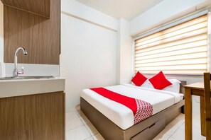 Desk, free WiFi, bed sheets - OYO 143 Buenbyahe Urban Deca Tower Edsa (Mandaluyong)