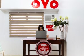 Reception - OYO 143 Buenbyahe Urban Deca Tower Edsa (Mandaluyong)