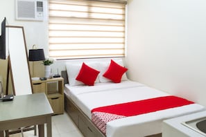 Habitación doble Deluxe | Escritorio, wifi gratis y ropa de cama 