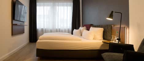 1 bedroom, hypo-allergenic bedding, minibar, in-room safe