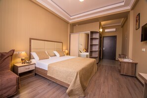 Deluxe Double or Twin Room | Soundproofing, iron/ironing board, rollaway beds, free WiFi