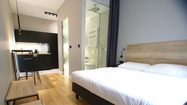 Design Studio | Iron/ironing board, WiFi (free), bed sheets