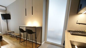 Design Studio | Iron/ironing board, WiFi (free), bed sheets
