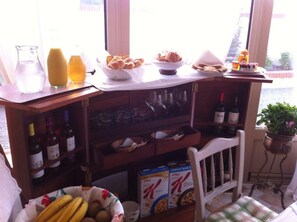 Free daily continental breakfast