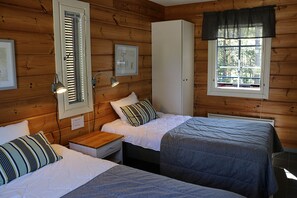 Villa Premium, vista parcial al lago | Camas extra y ropa de cama