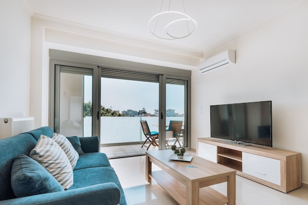 Apartment, 2 Bedrooms | Living room | Smart TV, Netflix