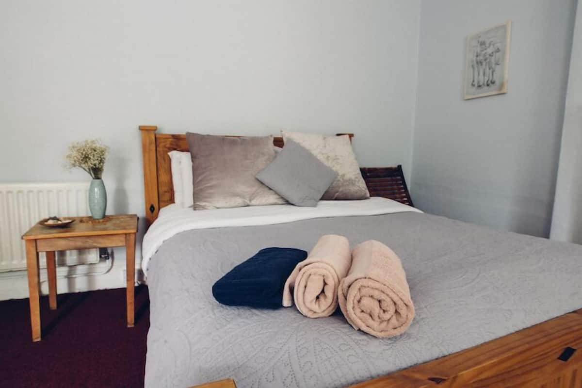 Traditional Double Room, Non Smoking (Room 3) | Rollaway beds, free WiFi, bed sheets