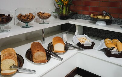 ํธ์์ค ํธํ
