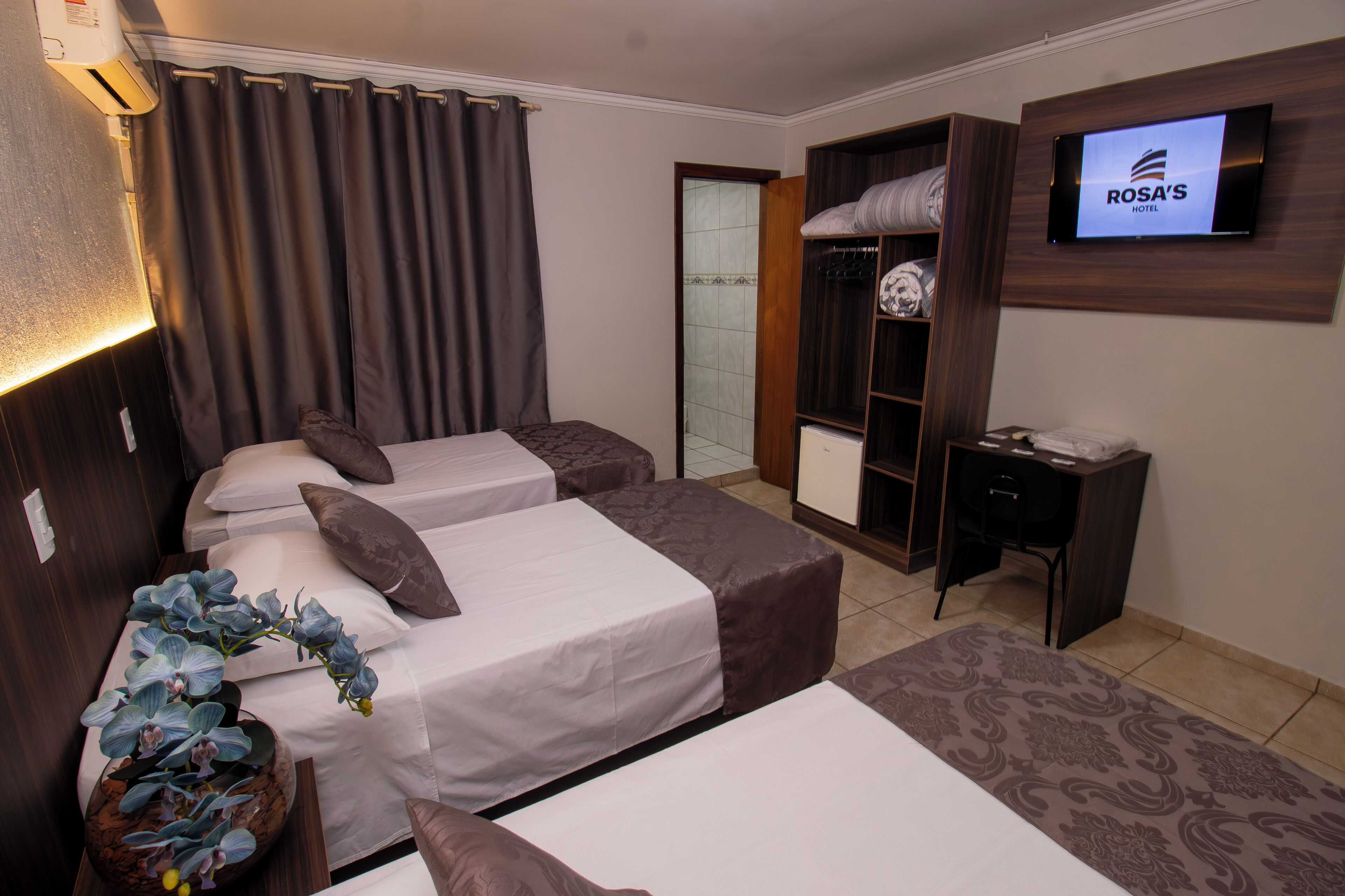 Quarto Triplo com ar | Minibar, cortinas blackout y insonorización 