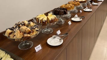 Desayuno bufé gratuito y diario