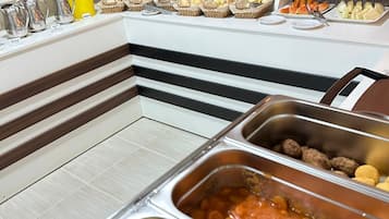 Free daily buffet breakfast