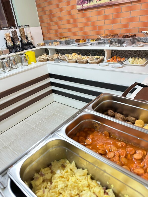 Free daily buffet breakfast