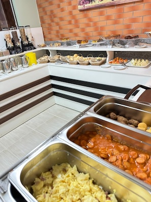 Free daily buffet breakfast