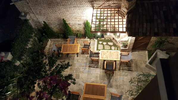 Kahden hengen comfort-huone (yksi tai kaksi sänkyä), näköala puutarhaan | Näkymä puutarhaan