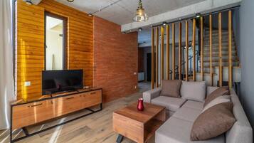 Villa, 2 Bedrooms | Desk, soundproofing, iron/ironing board, free WiFi