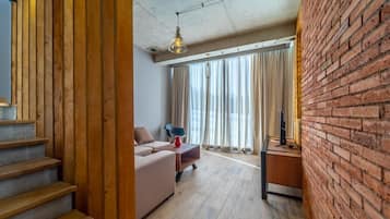 Desk, soundproofing, iron/ironing board, free WiFi