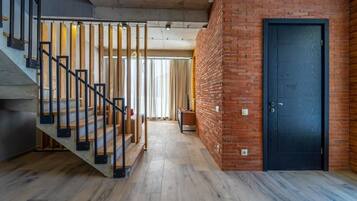 Villa, 2 soverom | Skrivebord, lydisolert, strykejern/-brett og wi-fi (inkludert)