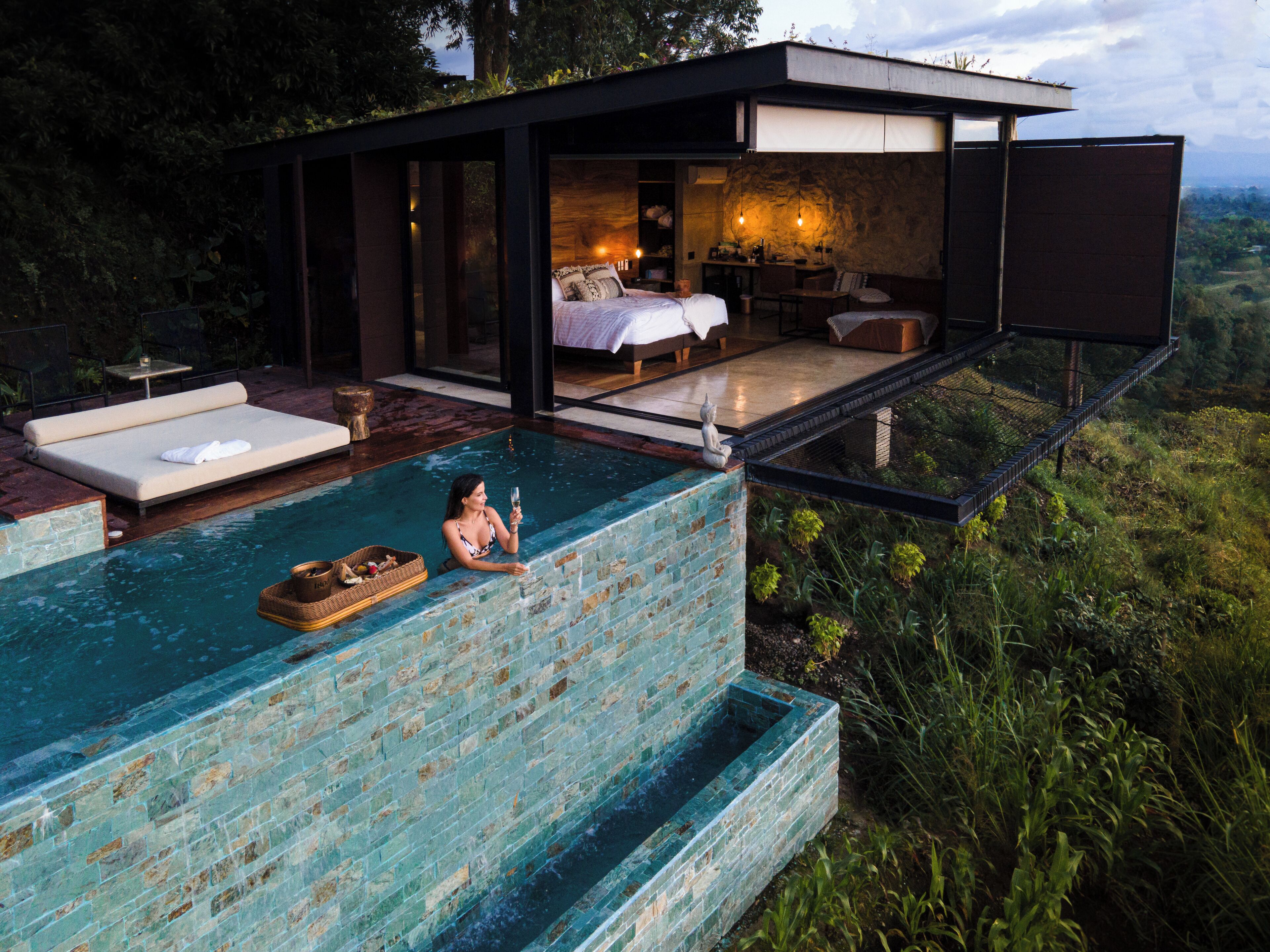 Ropa de cama de alta calidad y minibar 