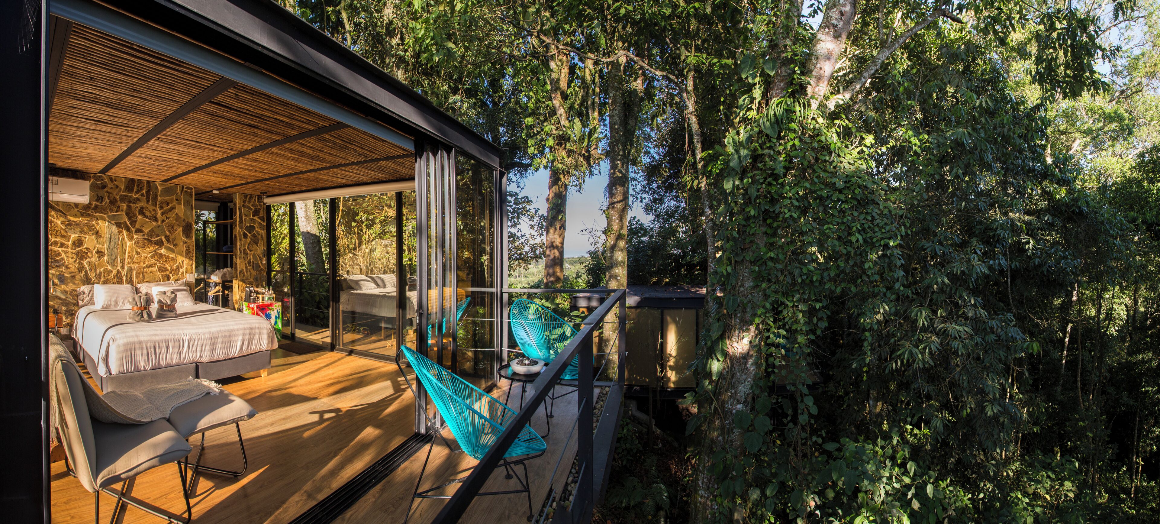 Ropa de cama de alta calidad y minibar 