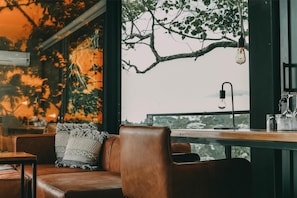 Grand Room, Mountain View (Master)