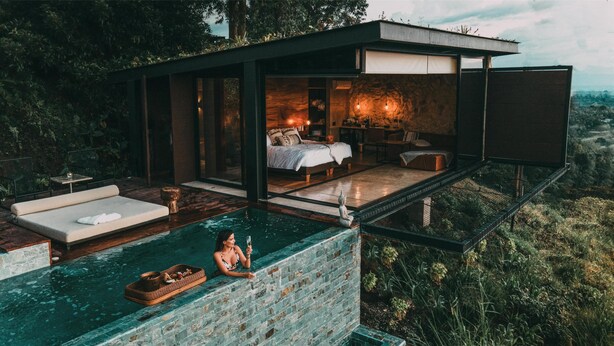 A modern villa with a private pool, a bedroom with a large bed, and a dining area. - Bio Habitat Hotel, AKEN SOUL Collection (Circasia)