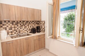 Appartement, 2 slaapkamers | Privékeuken | Een koelkast met diepvriezer, een oven, een kookplaat