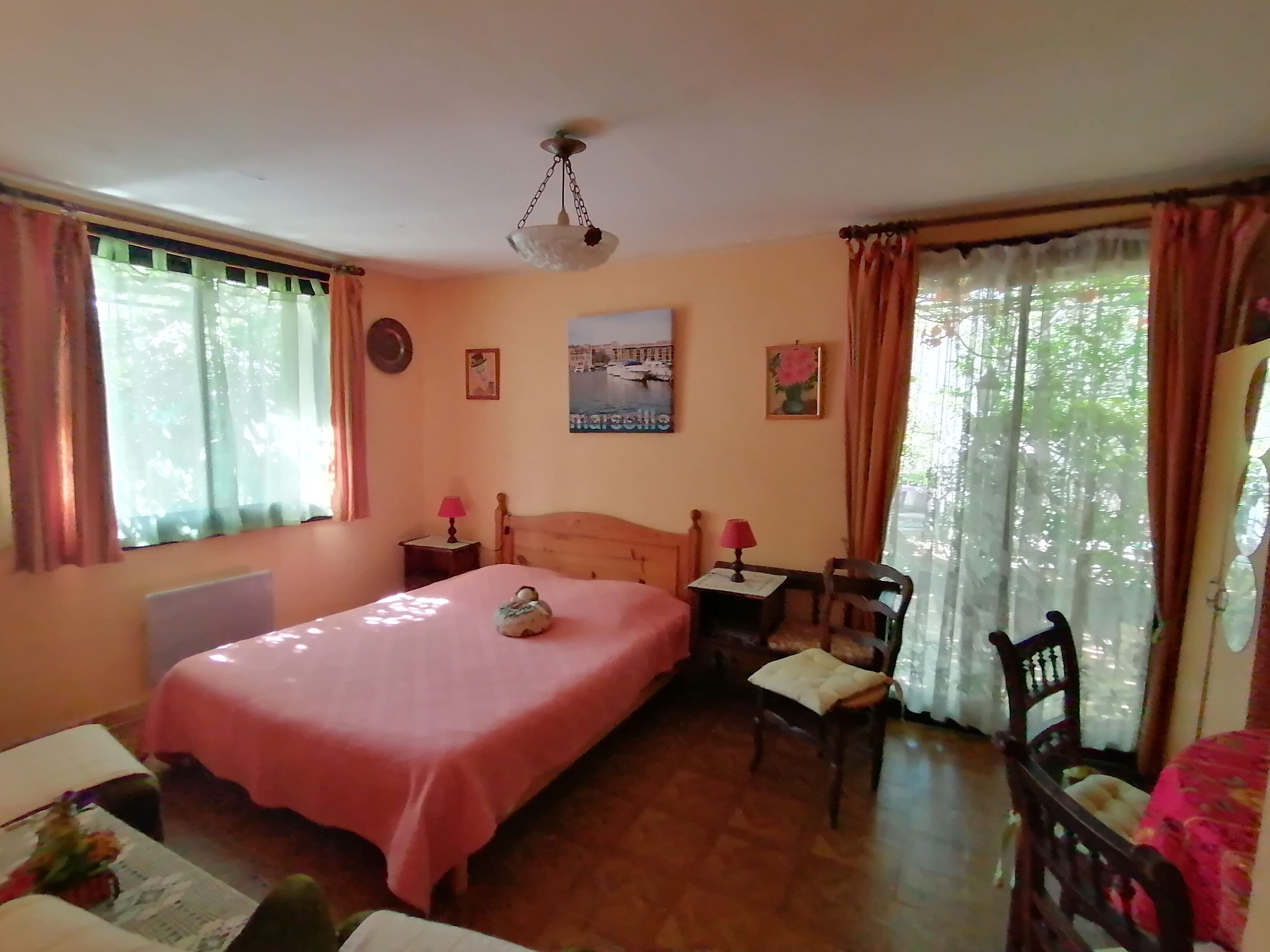 2 habitaciones, wifi gratis y ropa de cama 