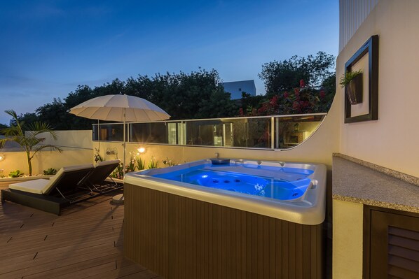 Baignoire à remous extérieure