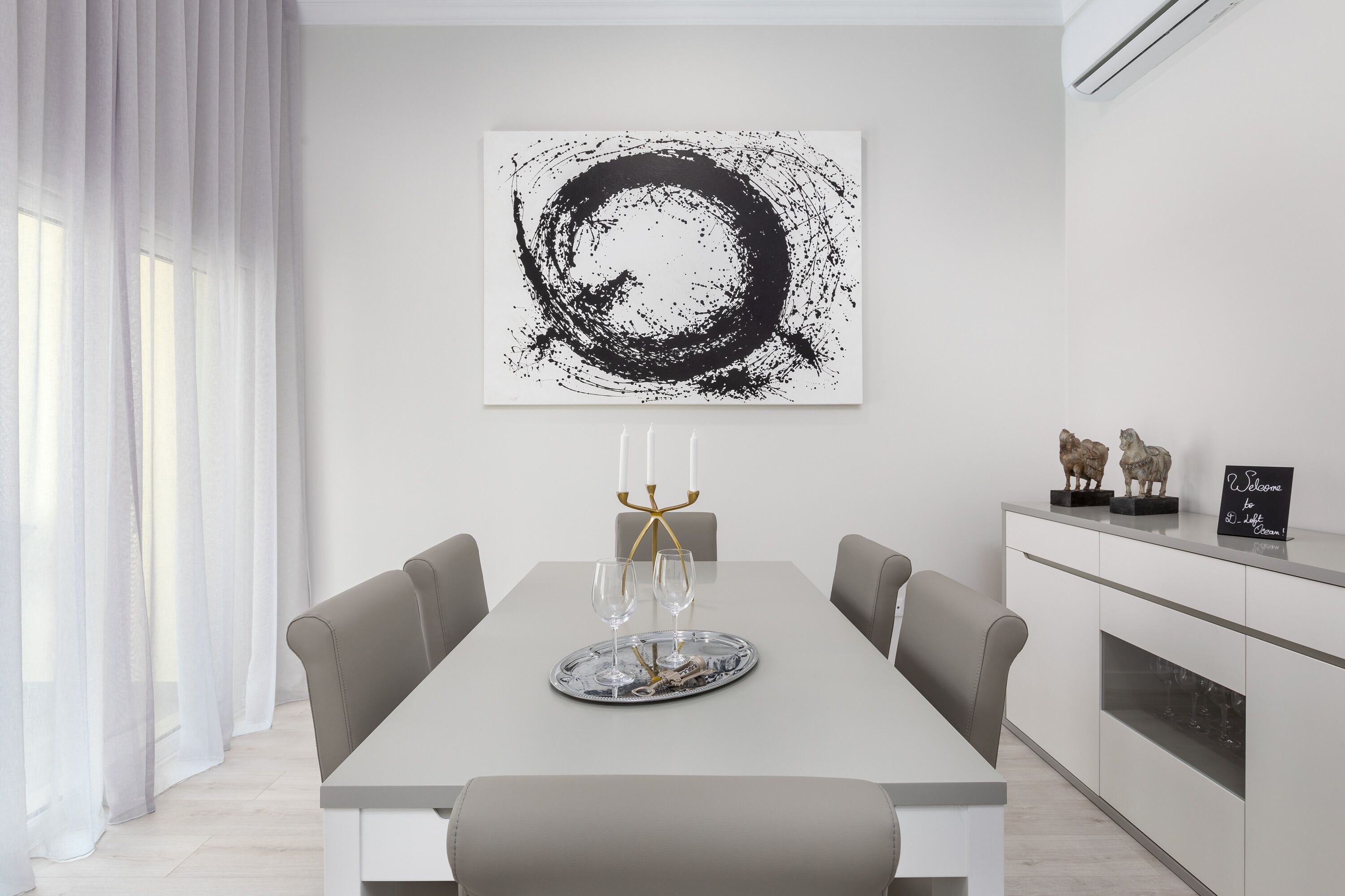 Casa geminada luxo | Sala de estar | TV de tela plana 40 polegadas com canais digitais, TV