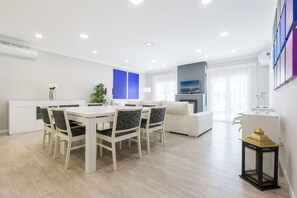 Family Townhome, 4 Bedrooms, Non Smoking, Pool Access (Golf) | Living area | 40-inch flat-screen TV with digital channels, TV