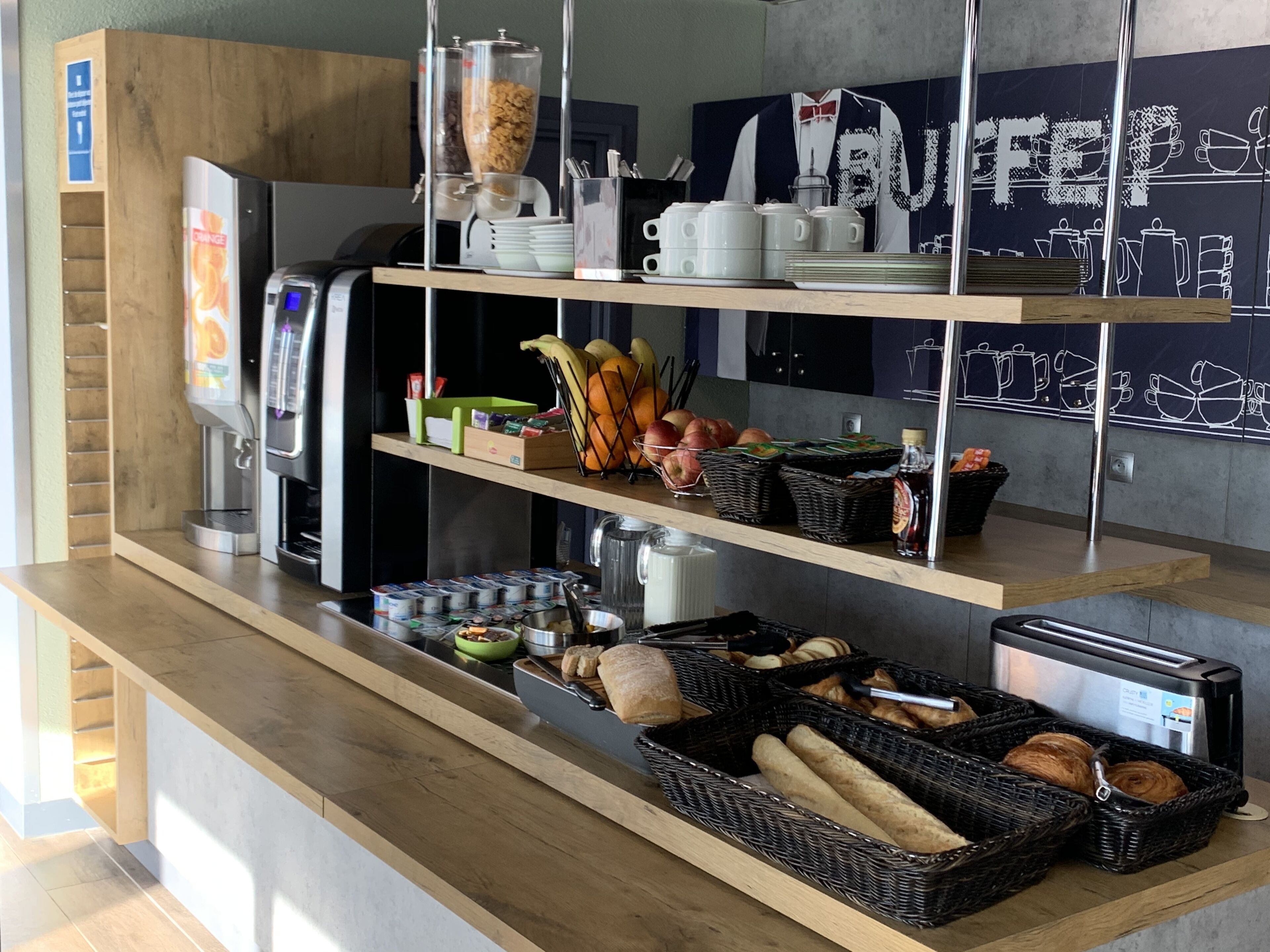 Daily buffet breakfast (EUR 6.60 per person)