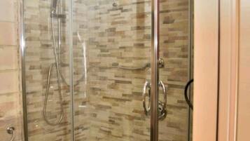 Comfort Studio, Accessible | Bathroom shower