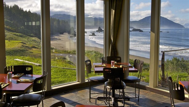 A restaurant with large windows offering ocean views, outdoor seating, and a casual dining atmosphere. - Battle Rock House-Port Orford - Spectacular Views
No Wind
Broadband Internet (Port Orford)