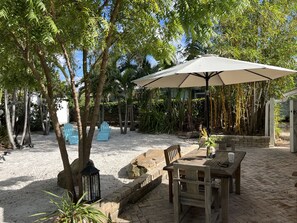 تناول الطعام بالخارج