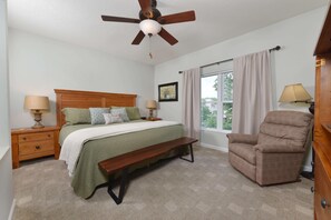 Apartment, Mehrere Betten (Bear Crossing 301) | 2 Schlafzimmer, Bügeleisen/Bügelbrett, kostenloses WLAN