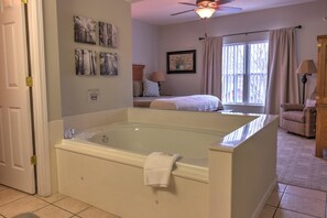 Condo, Multiple Beds (Bear Crossing 301) | Deep-soaking bathtub