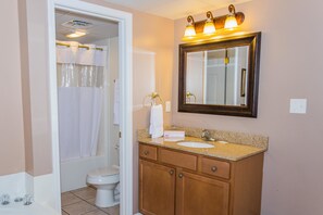 Condo, Plusieurs lits (Bear Crossing 203) | Salle de bain