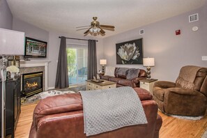 Condo, Multiple Beds (Bear Crossing 204) | 2 bedrooms, iron/ironing board, free WiFi - Bear Crossing 204 (Pigeon Forge)