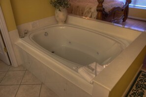 Condo, Multiple Beds (Bear Crossing 102) | Jetted bathtub