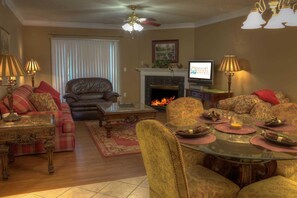 Condo, Multiple Beds (Bear Crossing 102) | In-room dining