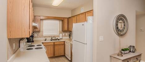 Condo, Multiple Beds (Bear Crossing 201) | Private kitchen | Oven