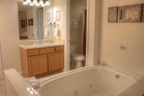 Apartment, Mehrere Betten (Bear Crossing 201) | Badezimmer