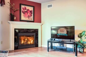 Condo, Multiple Beds (Cedar Lodge 103) | Fireplace