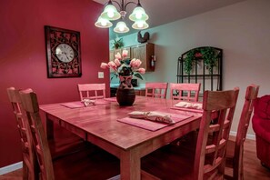 Condo, varias camas (Cedar Lodge 103) | Servicio a la habitación