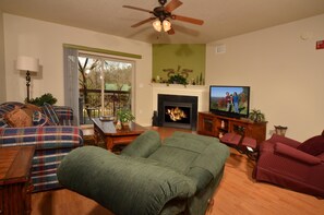 House, Multiple Beds (Cedar Lodge 204) | Living area