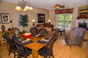 Condo, Multiple Beds (Cedar Lodge 302) | In-room dining