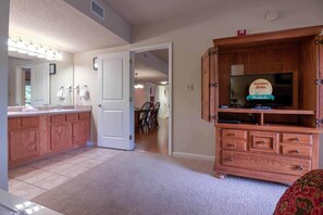 Ferienhaus, Mehrere Betten (Cedar Lodge 405) | Fernseher