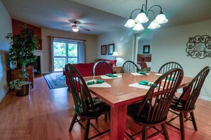 Ferienhaus, Mehrere Betten (Cedar Lodge 405) | 3 Schlafzimmer, hochwertige Bettwaren, Bügeleisen/Bügelbrett