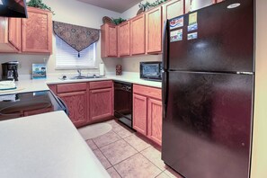 Ferienhaus, Mehrere Betten (Cedar Lodge 405) | Eigene Küche | Kühlschrank, Mikrowelle, Ofen, Herdplatte